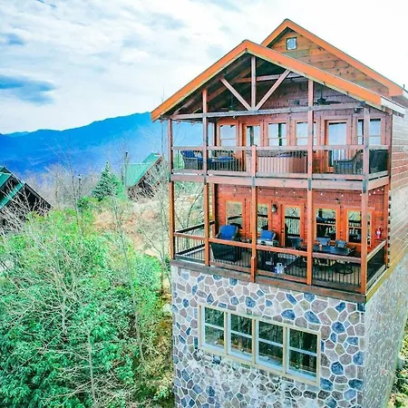 Serenity Summit Cabin With Amazing Mountain Views, Indoor Pool, Fire Pit And Hot Tub